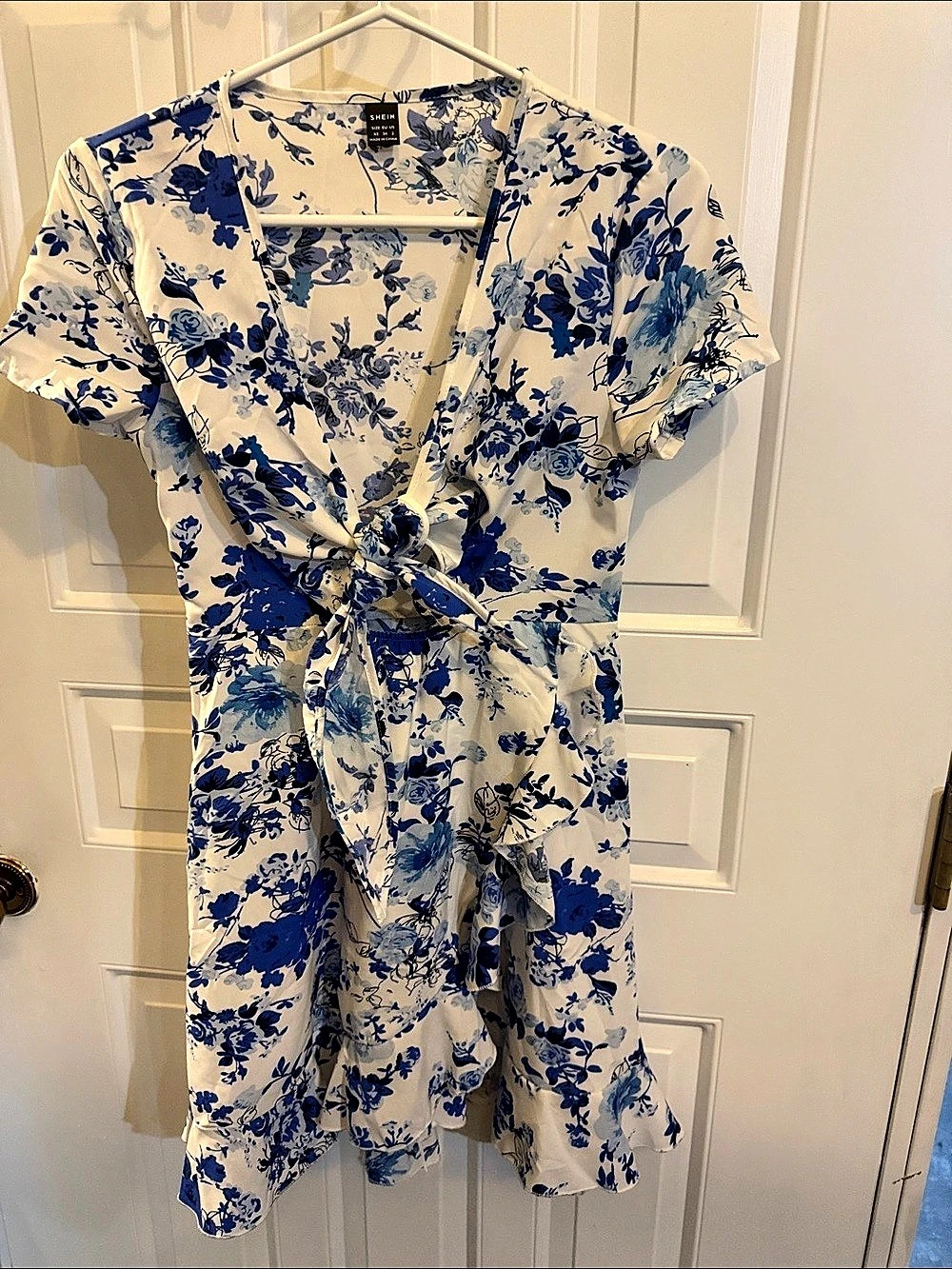 SHEIN Floral Mini Dress in White & Blue Size XS Like New